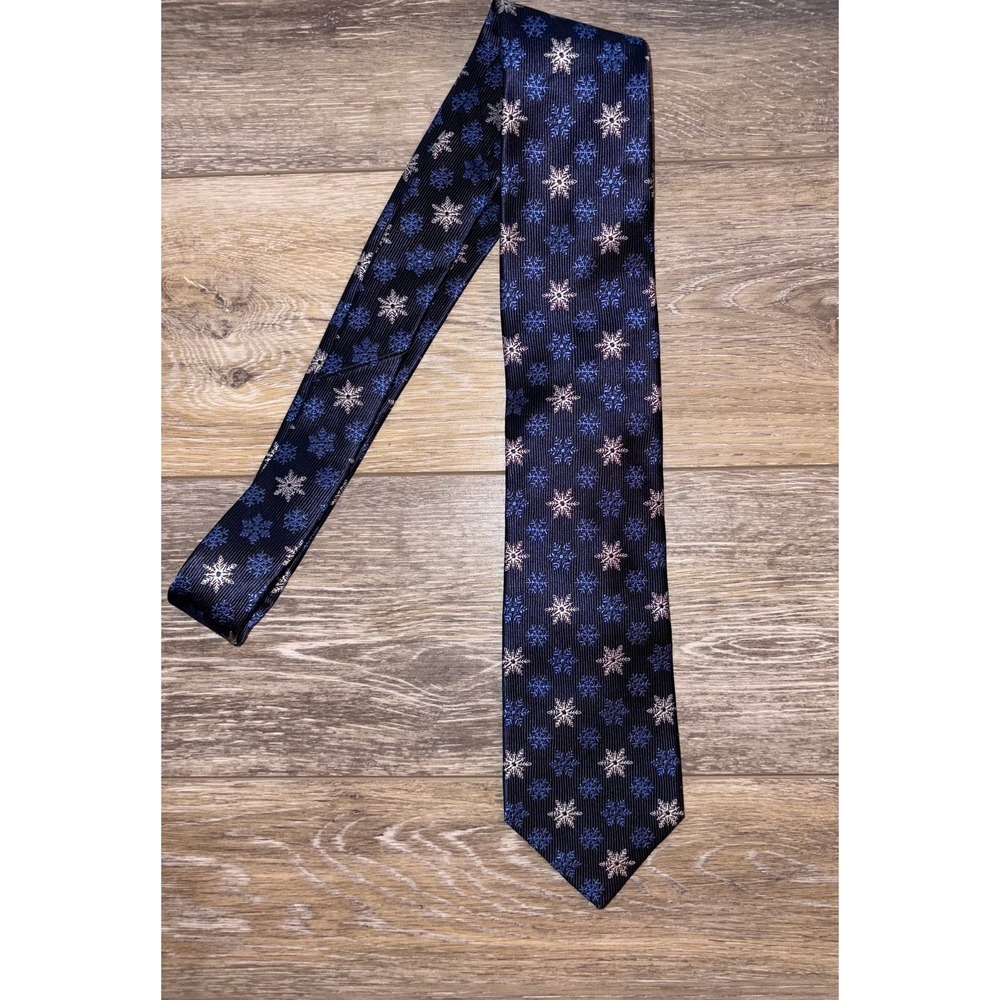 Paul Fredrick Snowflakes On Navy Blue Vintage 100% Silk Mens Tie - Picture 2 of 5